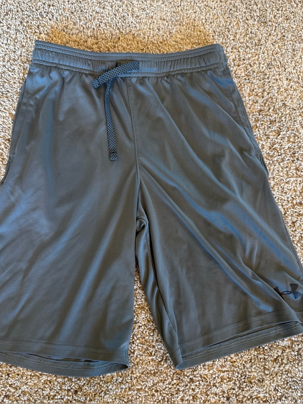 Under Armour Youth loose Athletic Grey Performance Shorts Gym Athletic size XL